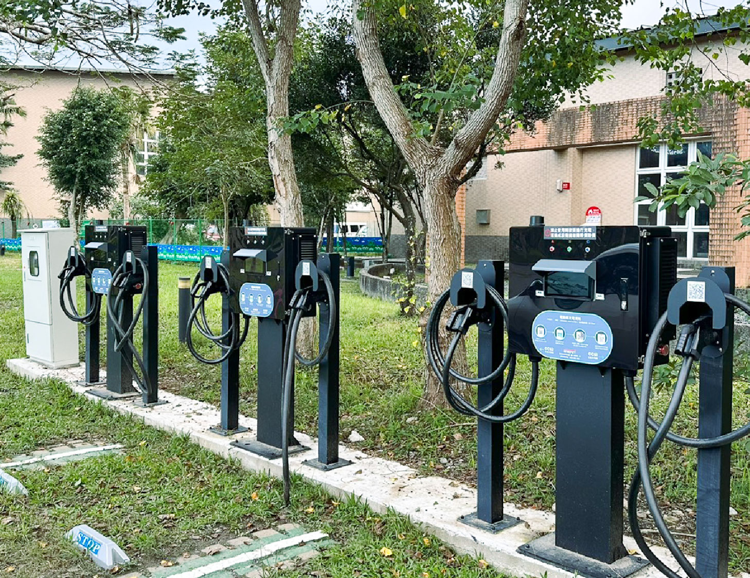 起而行綠能攜手遠傳電信於東華大學建置充電樁